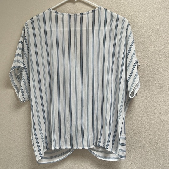 SO Tunic Style Front Twist Blue & White Striped Boho Blouse Top, Size Medium - Picture 6 of 13